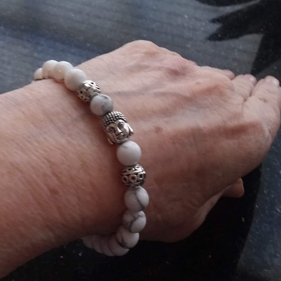 White Howlite Buddah Bead Stretch Bracelet - Picture 6 of 7
